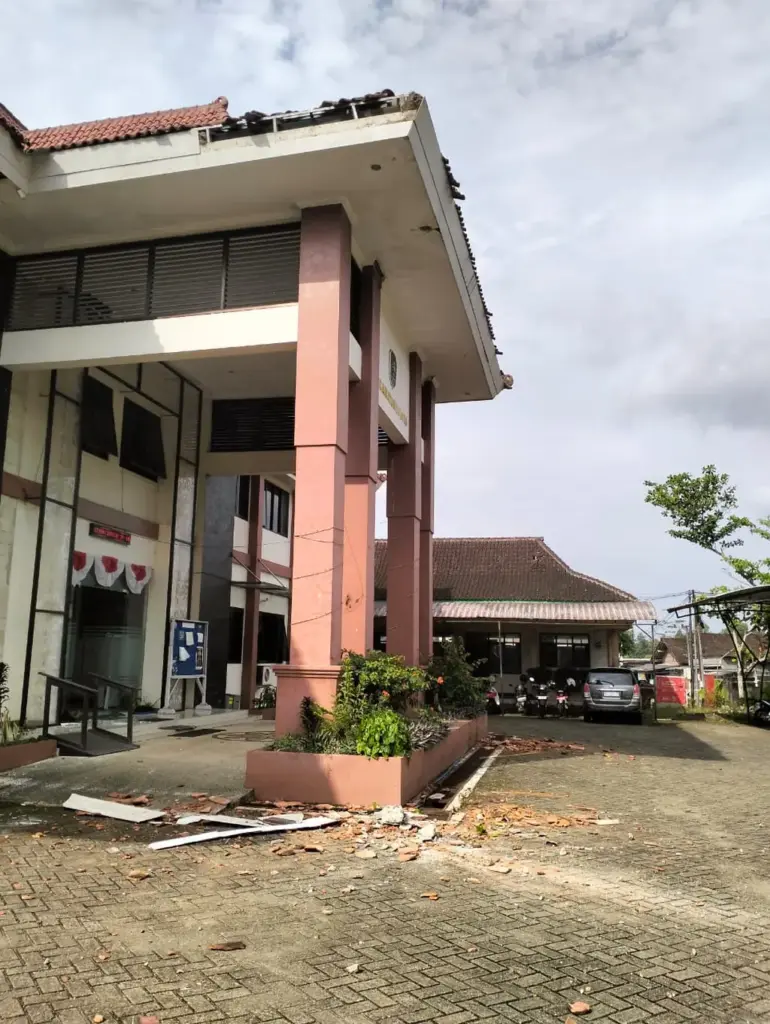 Kerusakan Gedung Kecamatan Dongko Trenggalek Akibat Gempa Pacitan Hari Ini