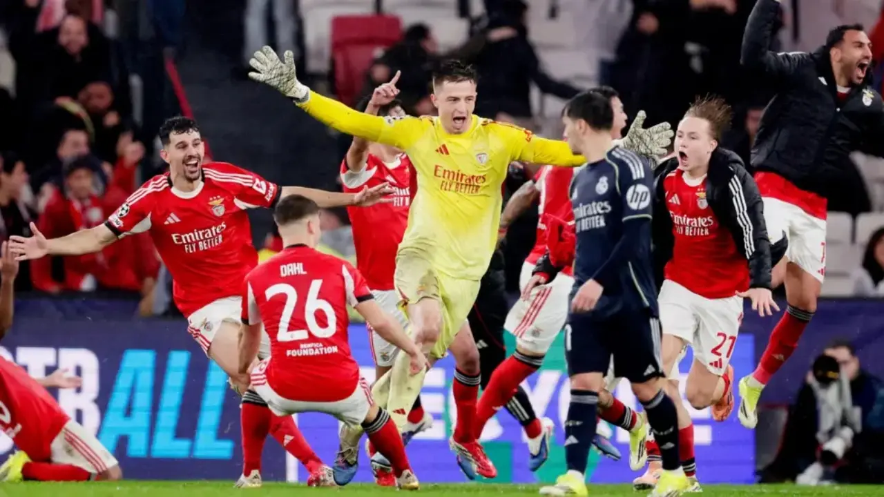 Kiper Benfica Cetak Gol Dramatis Taklukkan Real Madrid Dan Lolos Babak Play Off Liga Champions