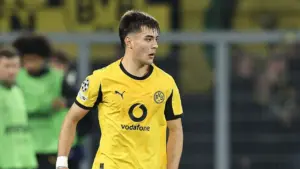 Krisis Bek Tengah, Chelsea Pulangkan Aaron Anselmino Lebih Cepat dari Borussia Dortmund