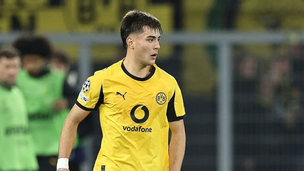 Krisis Bek Tengah Chelsea Pulangkan Aaron Anselmino Lebih Cepat Dari Borussia Dortmund
