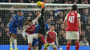 Liam Rosenior Pasang Badan Usai Blunder Fatal Robert Sanchez di Laga Chelsea vs Arsenal