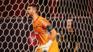 Maarten Paes Catat Statistik Menarik Jelang Kepindahannya ke Ajax Amsterdam