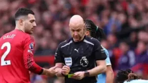 Mengapa Tekel Diogo Dalot ke Jeremy Doku Bukan Kartu Merah, Ini Aturan VAR Liga Inggris