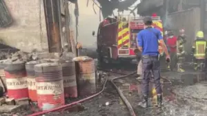 Pabrik Sandal Swallow Medan Terbakar Lebih dari 15 Jam, Pemadaman Masih Berlangsung