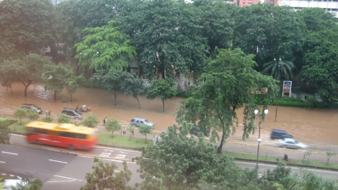 Pantauan Tmc Banjir Picu Gangguan Lalu Lintas Di Beberapa Titik Jakarta Pagi Ini