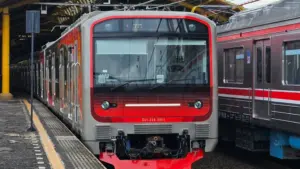 Perjalanan KRL hanya sampai Manggarai Akibat Banjir Jakarta Kota, Cek Rute Alternatif TransJakarta