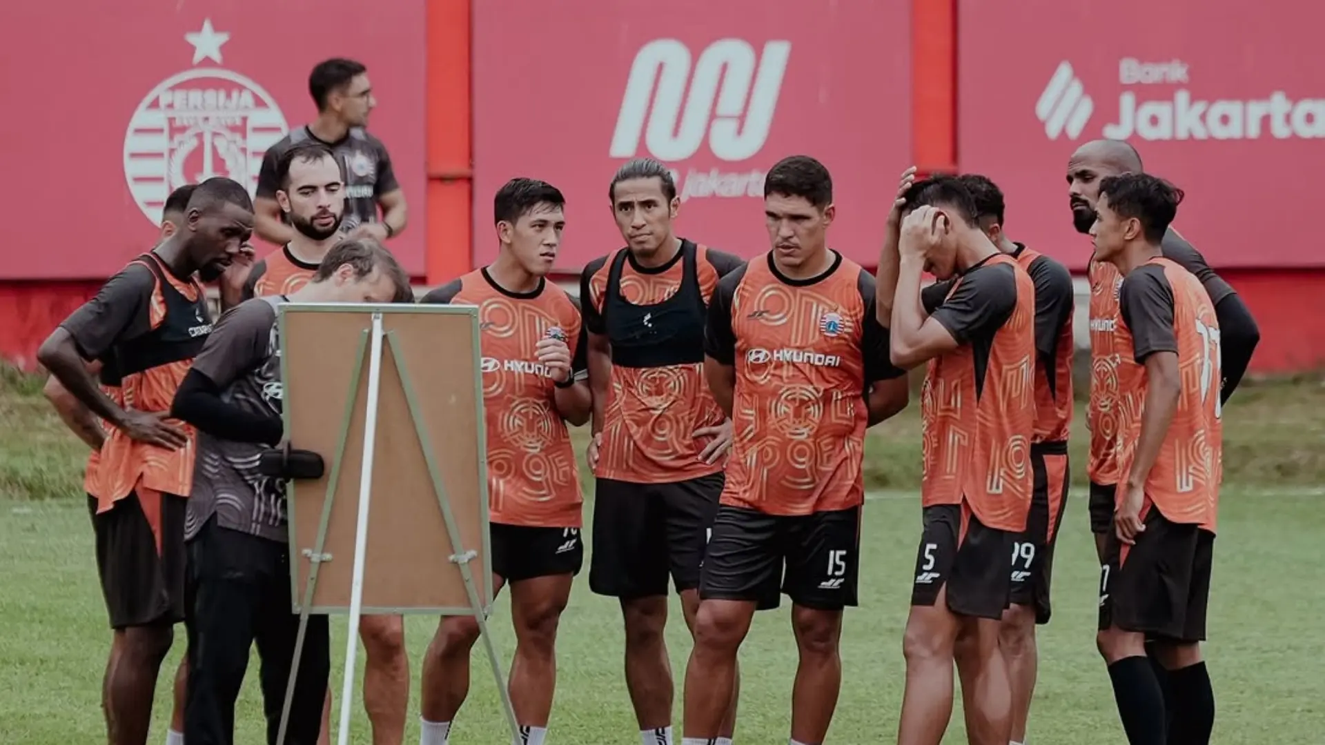 Persija Jakarta Bikin Kejutan Amankan 2 Pemain Baru 2 Nama Besar Lain Masuk Radar