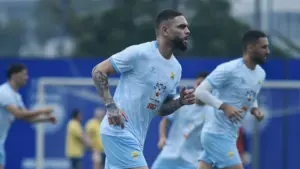 Persis vs Persib: Bojan Hodak Tak Mainkan Kurzawa Karena Risiko Cedera