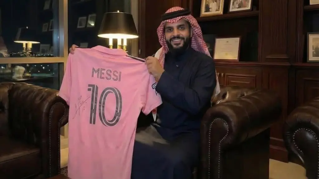 Presiden Al Ittihad Rayu Lionel Messi Dengan Cek Kosong Silakan Isi Jumlah Berapa Pun Yang Diinginkan