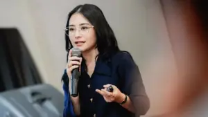 Prilly Latuconsina Resmi Mundur dari Sinemaku Pictures: Fokus Bangun Visi Kreatif Baru