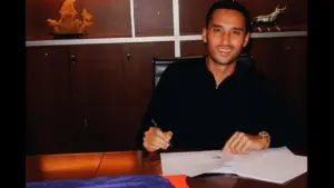 Resmi! Ezra Walian Perpanjang Kontrak di Persik Kediri Sampai 2029