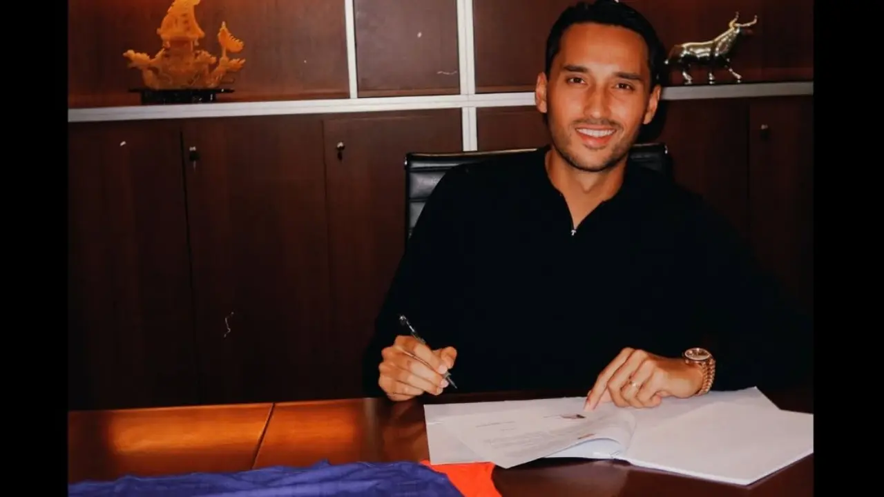 Resmi Ezra Walian Perpanjang Kontrak Di Persik Kediri Sampai 2029