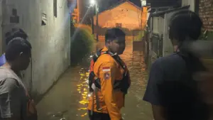Sempat Sentuh 480 Cm, Tinggi Muka Air Kali Bekasi Mulai Melandai Malam ini