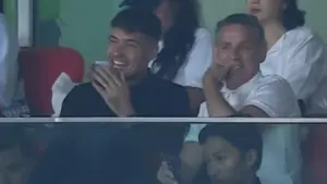 Shayne Pattynama Nobar Persija vs Madura United Bersama Pelatih Timnas John Herdman