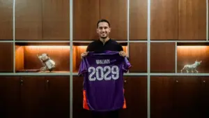 Strategi Investasi Persik Kediri: Mengapa Ezra Walian Diikat Kontrak Lima Tahun?