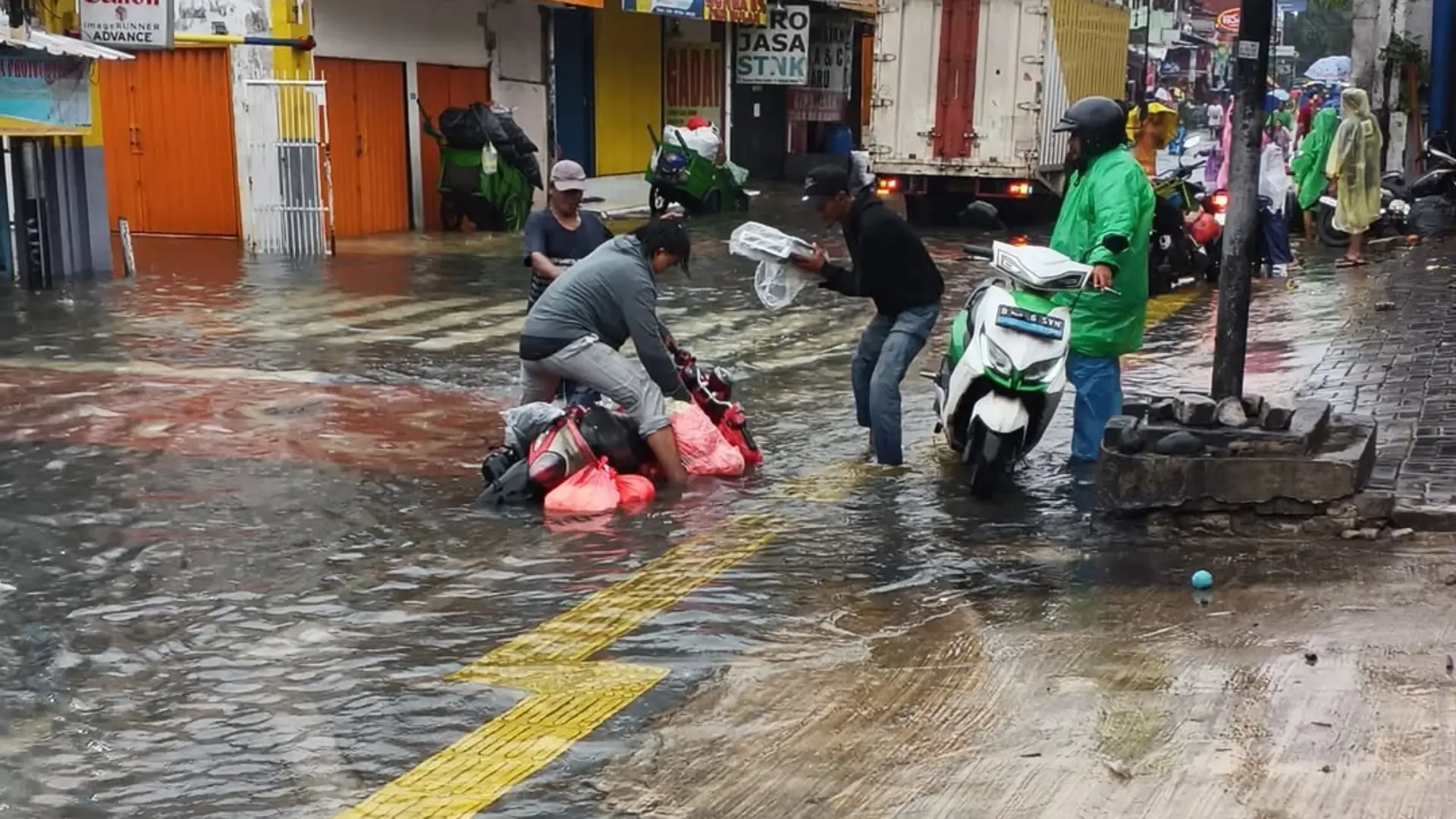 Waspada Banjir Susulan Jakarta Dan Bekasi Cek Prediksi Cuaca Bmkg 12 Jam Ke Depan