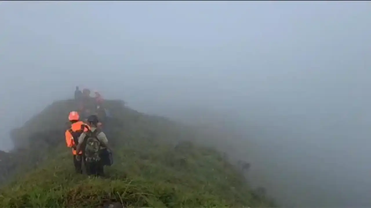 Angin Kencang dan Kabut Jadi Kendala Tim SAR Capai Titik Jatuh Pesawat ATR 42-500 di Pangkep