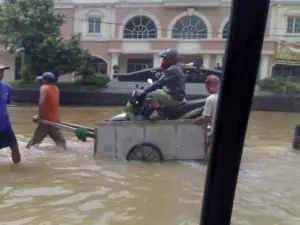 Banjir Genangi 16 RT dan 10 Ruas Jalan di Jakarta Pagi Ini, Jakbar Paling Parah