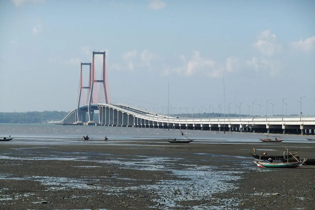 BMKG Rilis Prakiraan Cuaca Surabaya 27 Januari 2026, Hujan Intensitas Ringan Turun Merata