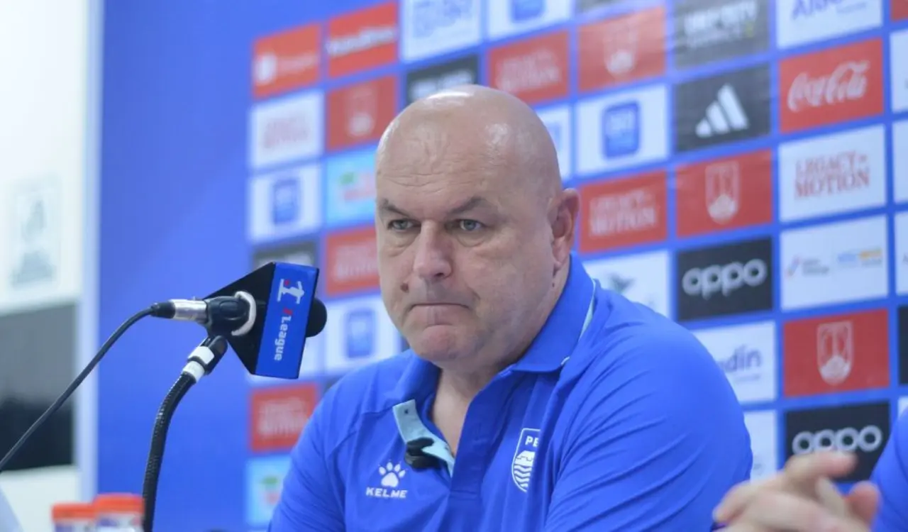 Bojan Hodak Puas Persib Bandung Raih 3 Poin di Markas Persis Solo