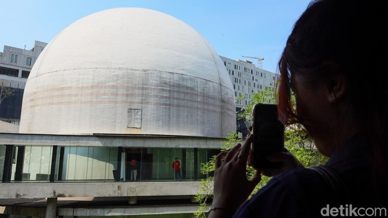 Di Bawah Kubah Bintang, Planetarium Tim Kembali Menyala (foto: Najm Dhiaulhaq)
