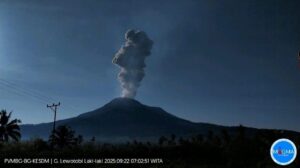 Status Gunung Lewotobi Laki-laki Naik Jadi Awas, Aktivitas Vulkanik Meningkat Tajam