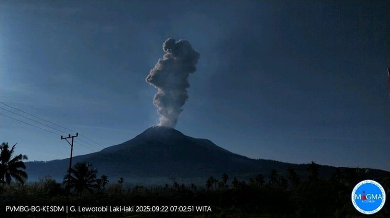 Foto: Gunung Lewotobi Laki Laki (pvmbg)