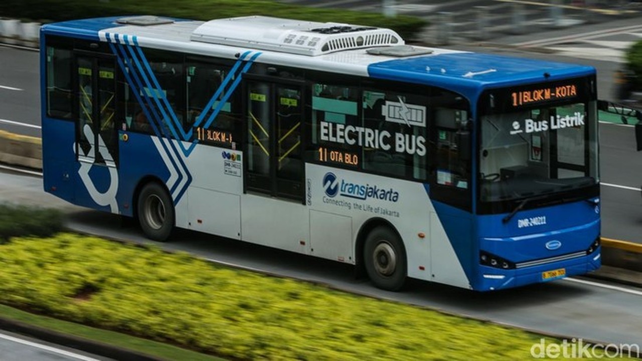 Bus Transjakarta (foto: Rifkianto Nugroho)