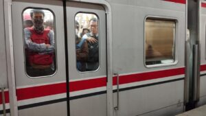 Antrean Panjang di Stasiun Sudirman Pasca-Tahun Baru, KAI Arahkan ke Stasiun BNI City