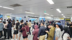 Usai Pesta Tahun Baru, Stasiun MRT Bundaran HI Dipadati Ribuan Penumpang Dini Hari