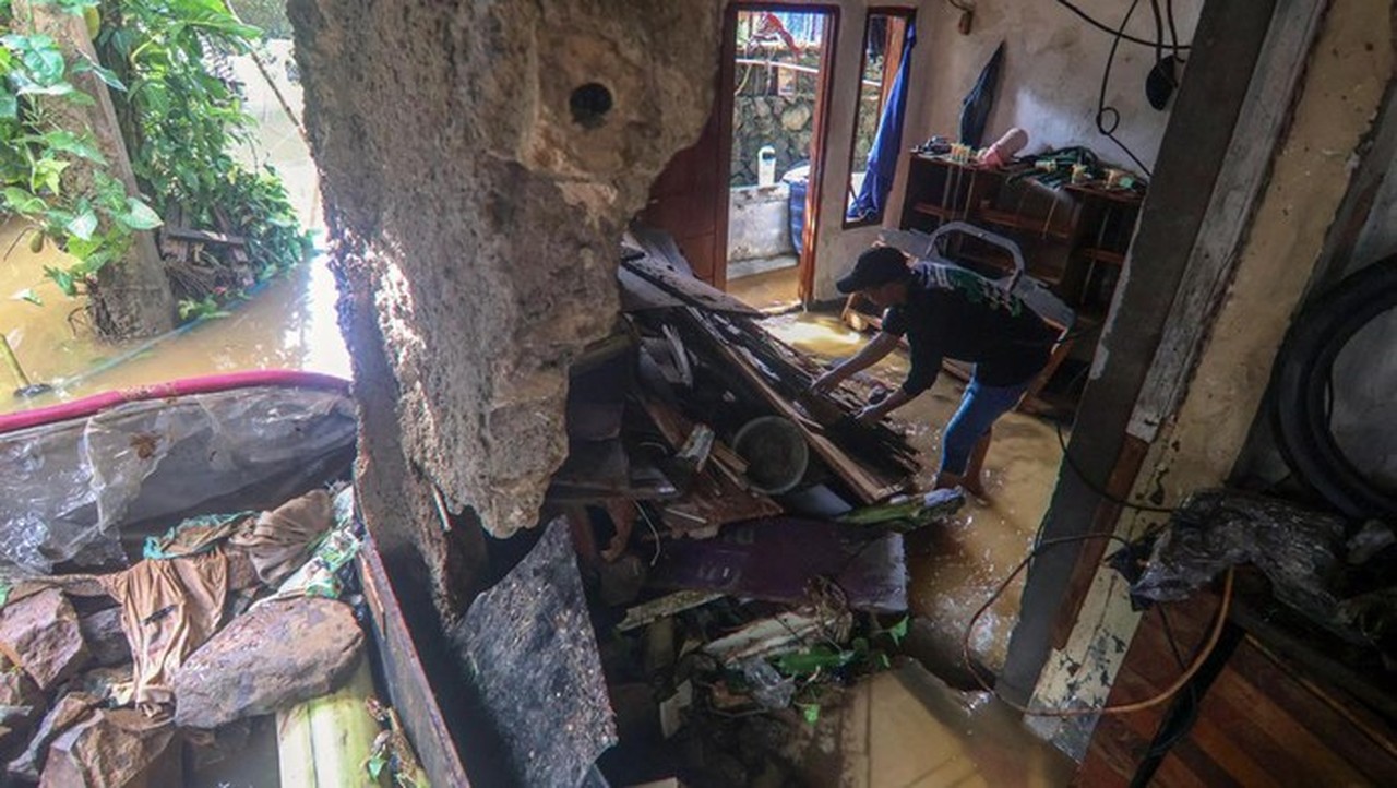 Dampak Bencana Di Bogor (foto: Antara Foto/yulius Satria Wijaya)
