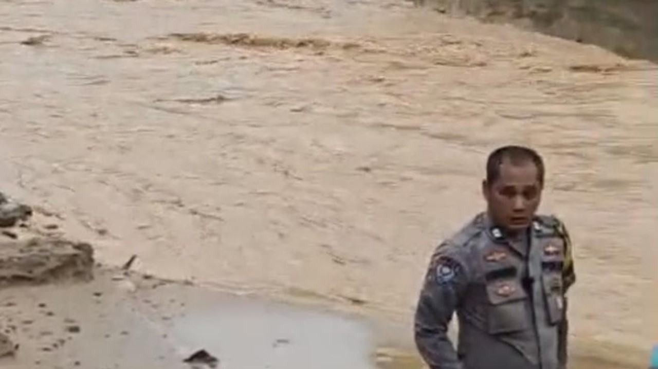 Sungai Aek Doras Di Sibolga Meluap (dok . Polres Sibolga)
