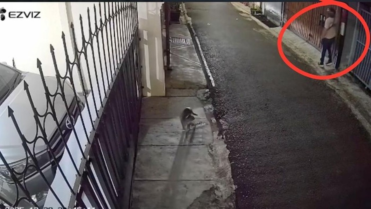 Rekaman Cctv Teror Ke Rumah Dj Donny (foto: Istimewa)