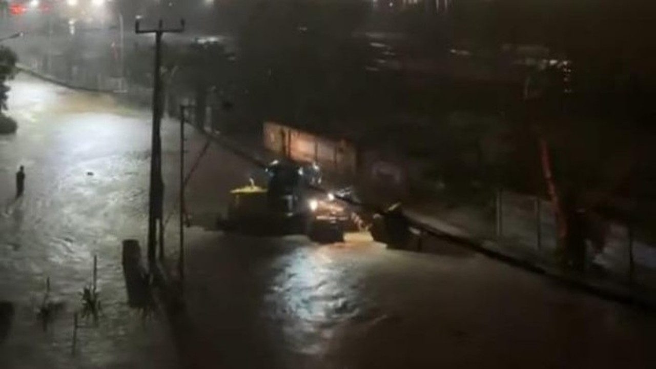 Banjir Di Jalan Lingkar Selatan Cilegon, Banten (foto: Dok. Istimewa)