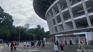 Momen Awal Tahun 2026: Warga Padati GBK untuk Olahraga Pagi Bersama Keluarga
