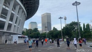 Warga Jakarta Sambut Tahun Baru 2026 dengan Lari Pagi di GBK demi Hidup Lebih Sehat