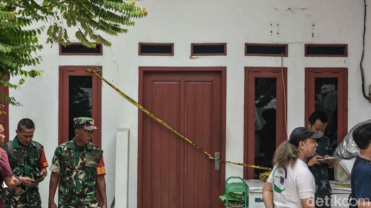 Rumah Kontrakan Tiga Orang Sekeluarga Ditemukan Tewas Di Warakas, Jakarta Utara. (foto: Pradita Utama / Detikfoto)