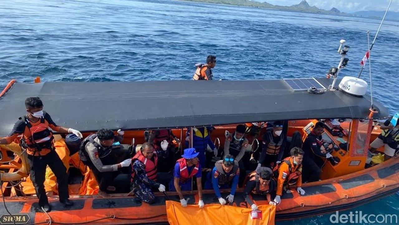 Operasi Pencarian Pelatih Valencia Di Perairan Taman Nasional Komodo, Labuan Bajo, Manggarai Barat, Ntt. (foto: Dok. Basarnas Maumere)