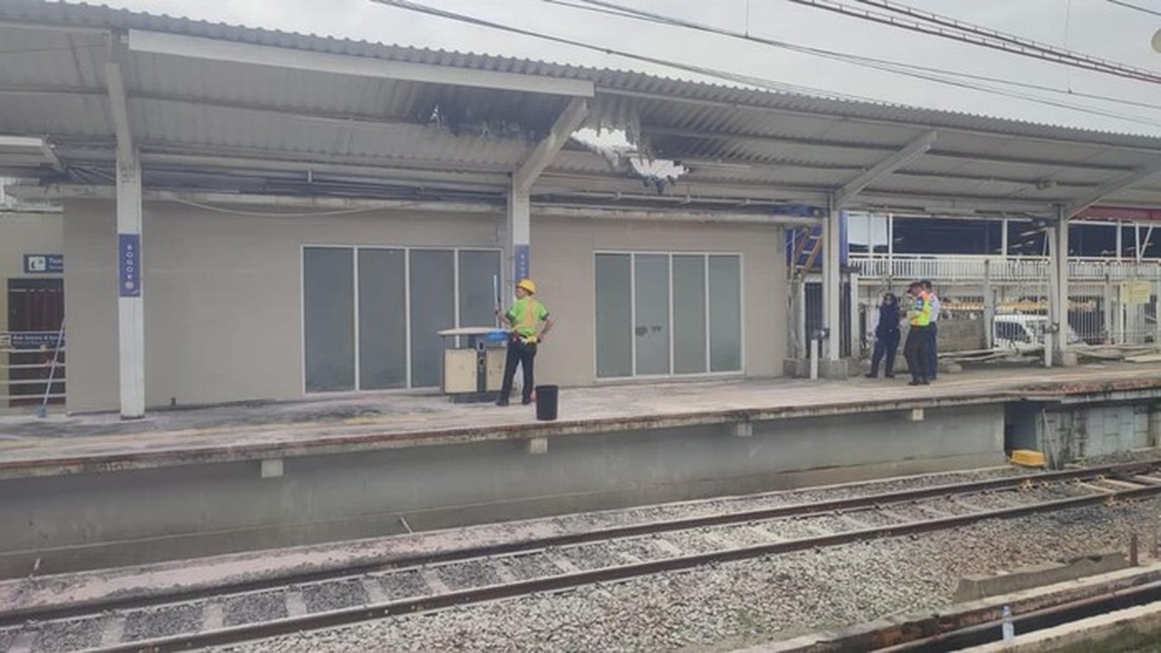 Atap Peron Di Stasiun Bogor Terbakar (sholihin/detikcom)