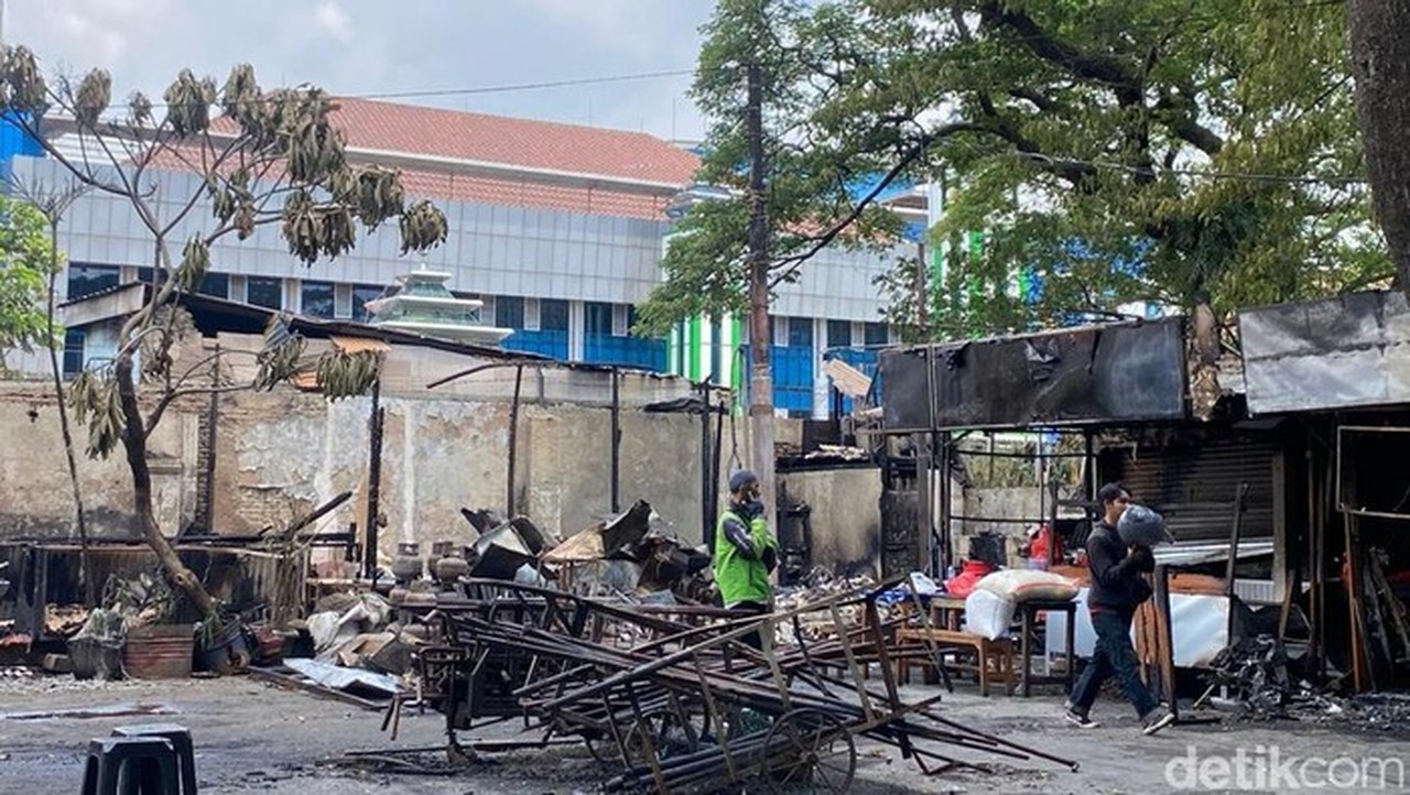 Kios Di Kalibata Hangus Terbakar (foto: Sonia Basoni/detikcom)