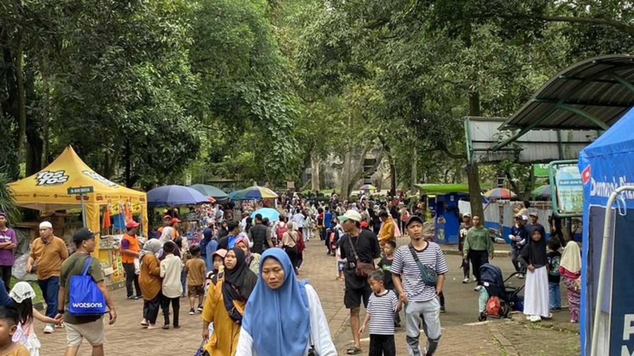 Ragunan Dipadati Pengunjung Di Momen Libur Sekolah Para Siswa. (devi Puspitasari/detikcom)