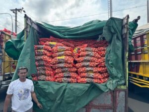 Gus Ipul Tinjau Banjir Banjar, Salurkan Sembako dan Obat-obatan untuk Warga Terdampak