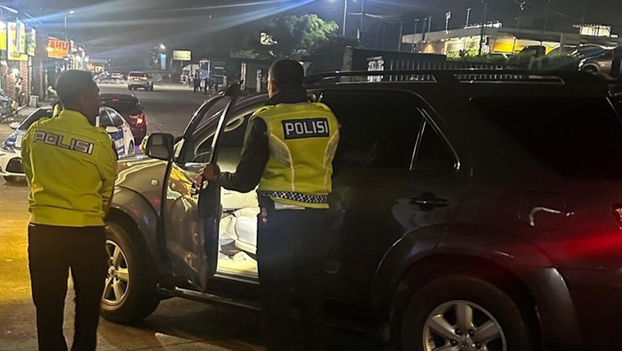 Polisi Amankan Pemobil Fortuner Yang Bawa Solar Subsidi (foto: Dok. Istimewa)