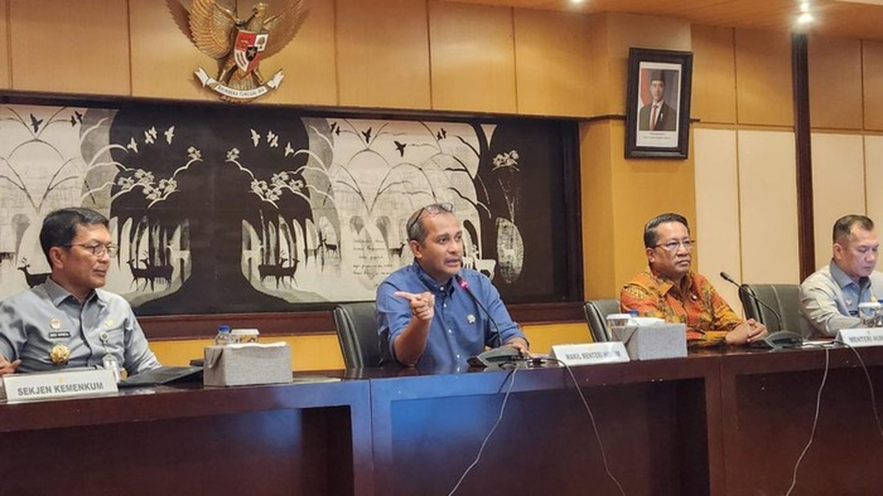 Foto: Wamenkum (tengah Berbaju Biru) (adrial Akbar/detikcom)