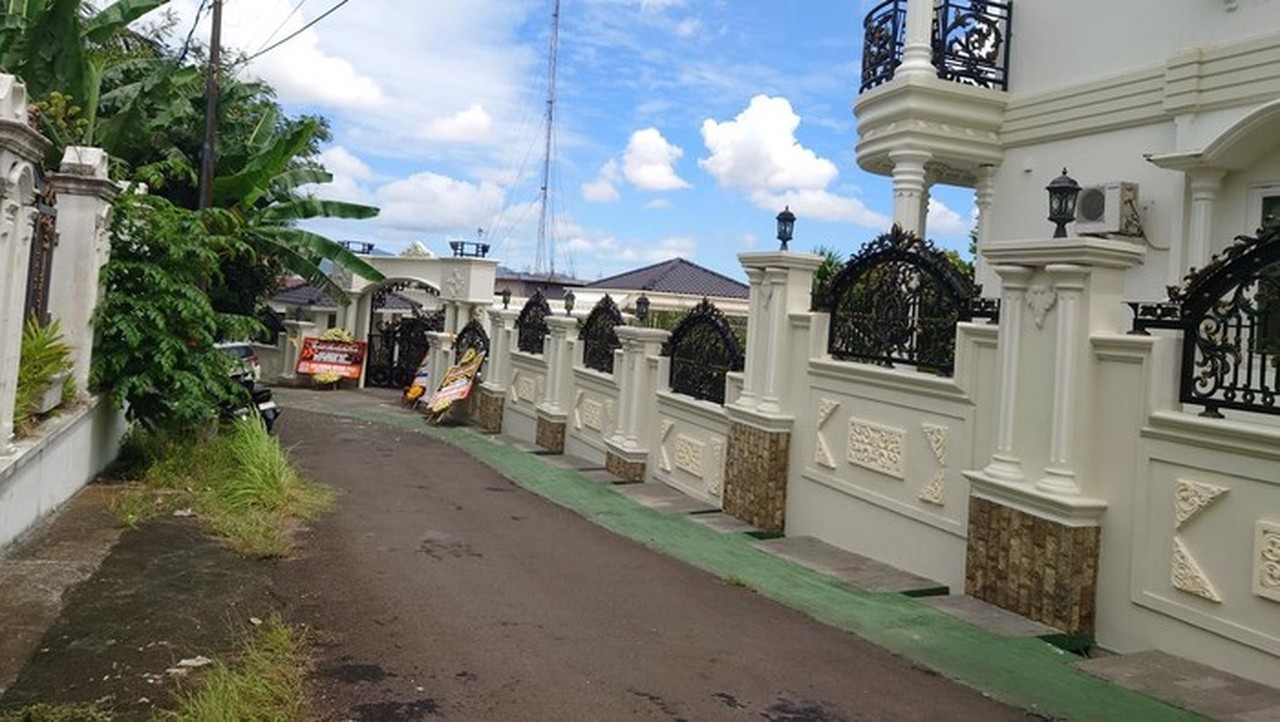 Rumah Mewah Tkp Bocah 9 Tahun Tewas Bersimbah Darah Di Cilegon. (iqbal/detikcom)
