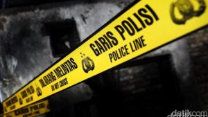 Pria Mabuk Nekat Panjat Atap Rumah Warga Pancoran, Polisi: Bukan Maling tapi Mabuk Berat