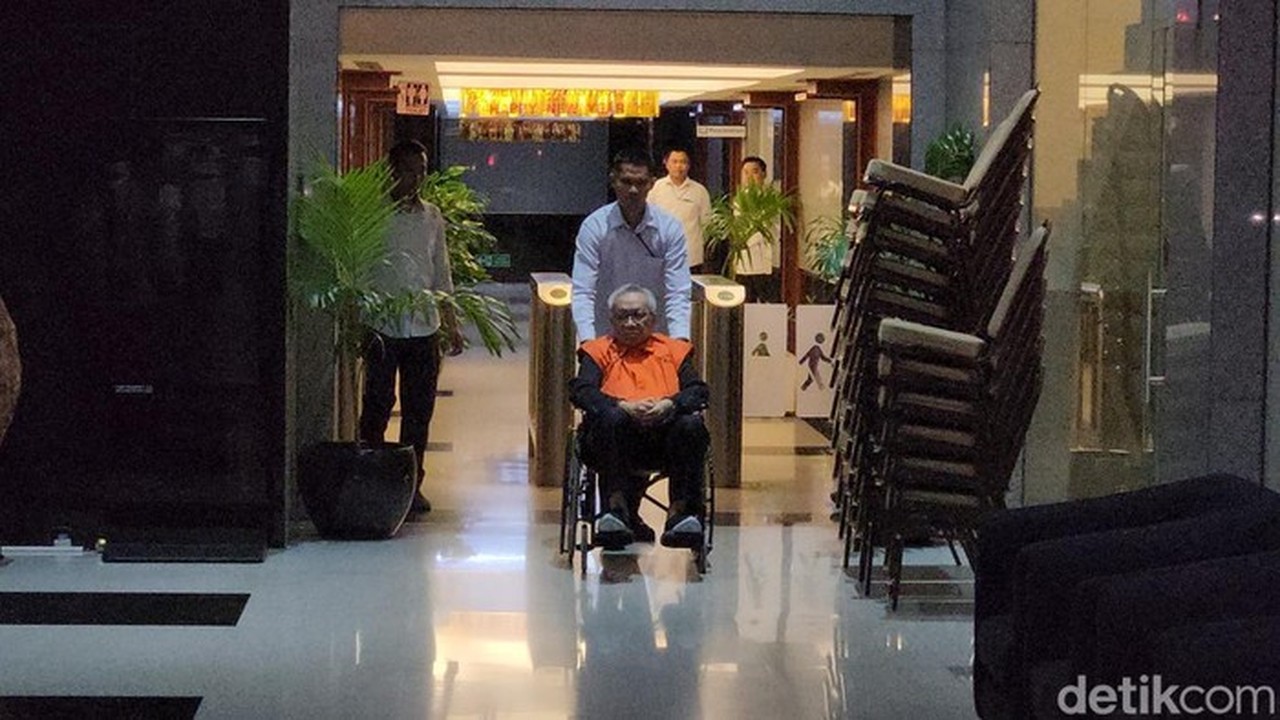 Foto: Kpk Menetapkan Mantan Direktur Pengolahan Pt Pertamina (persero), Chrisna Damayanto (cd) Sebagai Tersangka Kasus Dugaan Suap Terkait Pengadaan Katalis Di Pt Pertamina. (adrial/detikcom).