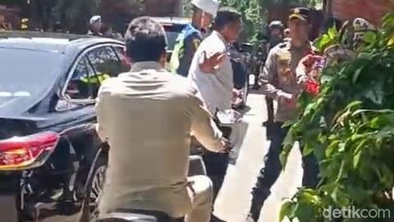 Foto: Para Menteri Tiba Di Hambalang Mengikuti Retret Kedua, Trenggono Naik Motor Ke Hambalang (eva/detikcom).