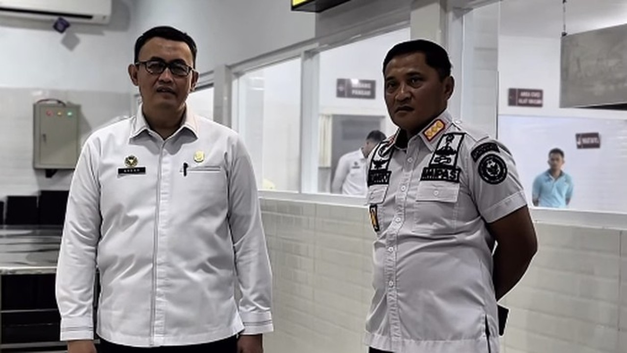 Foto: Kapusdatin Dan Komunikasi Publik Kemenimipas, M. Akbar Hadi Prabowo Mengecek Langsung Dapur Lapas Kelas Iia Bengkulu Sebagai Langkah Memastikan Kualitas Layanan Pemenuhan Hak Dasar Napi Terpenuhi Dengan Layak. (tangkapan Layar Video)