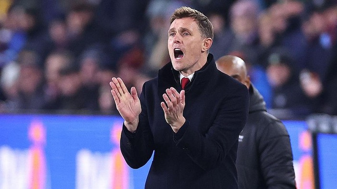Pelatih Interim Manchester United Darren Fletcher Kecewa Berat Timnya Cuma Imbang 2 2 Melawan Burnley (foto: Getty Images/robbie Jay Barratt Ama)